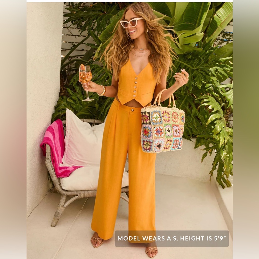 NWT Vici 2 piece Leva set